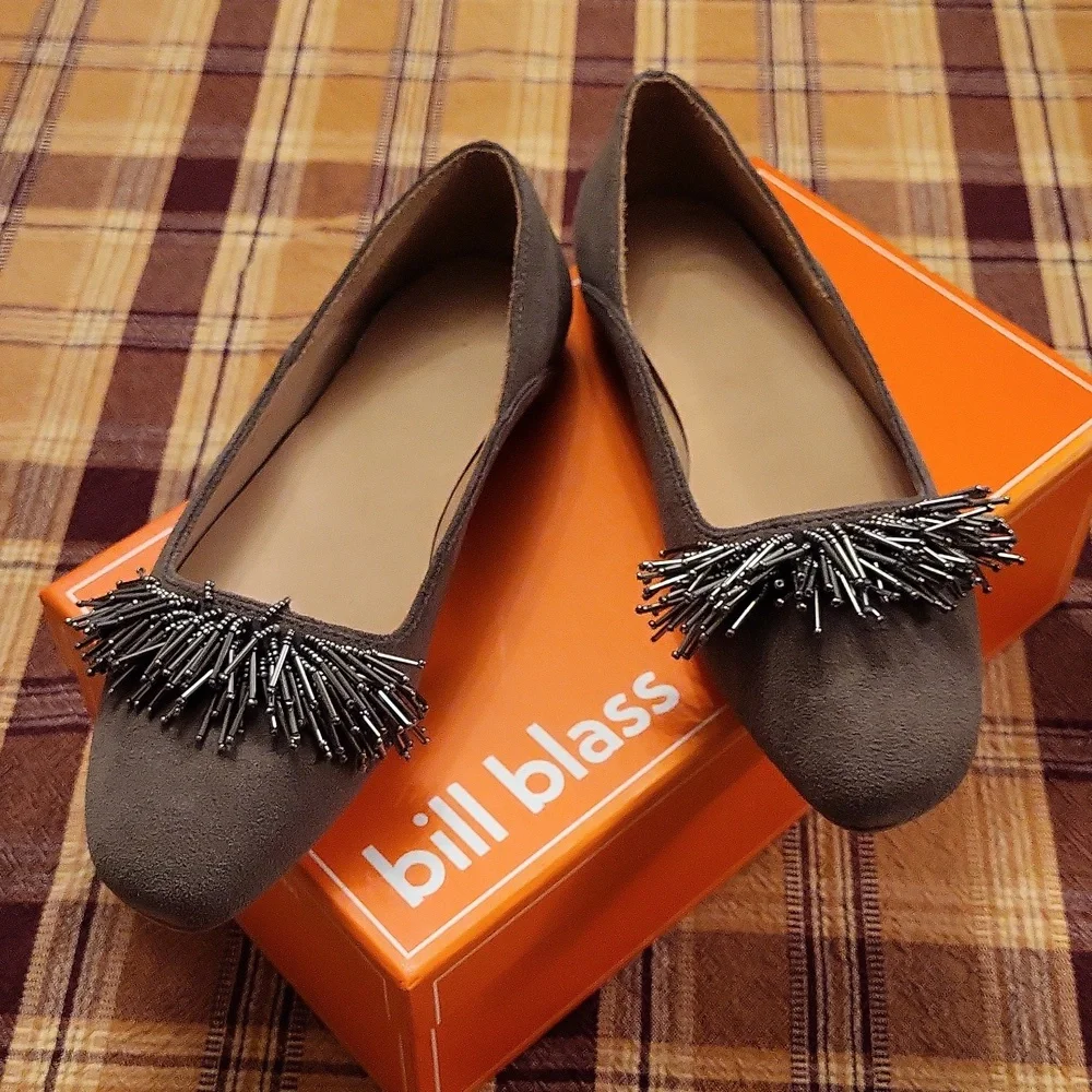 🆕️ Bill Blass Audrey Flats, suede, mushroom color